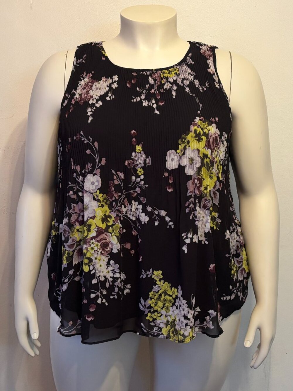 Torrid Plus 2X Flowy Pleated Chiffon Floral Print Blouse NWOT